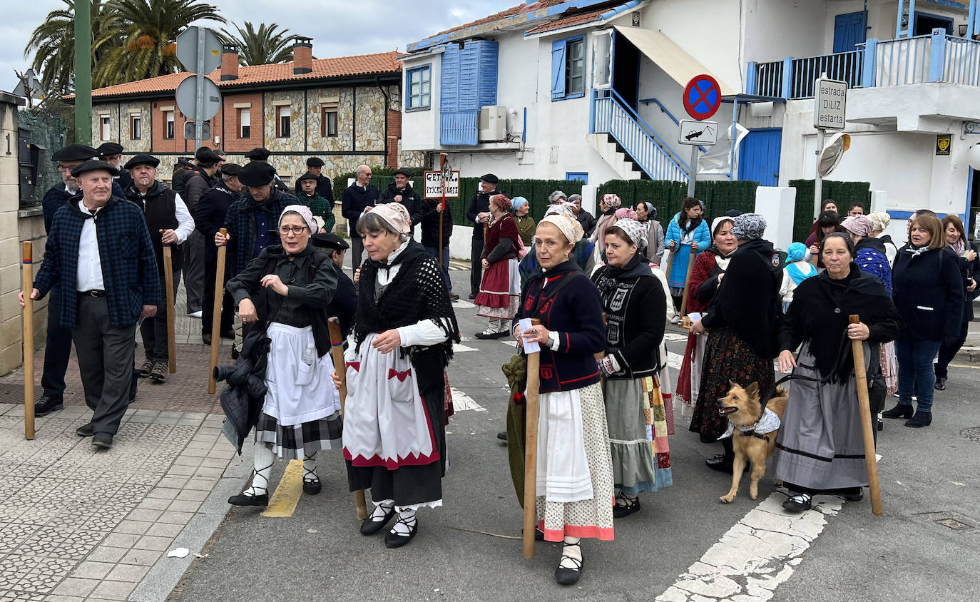 Los coros han recorrido algunas calles de la localidad.