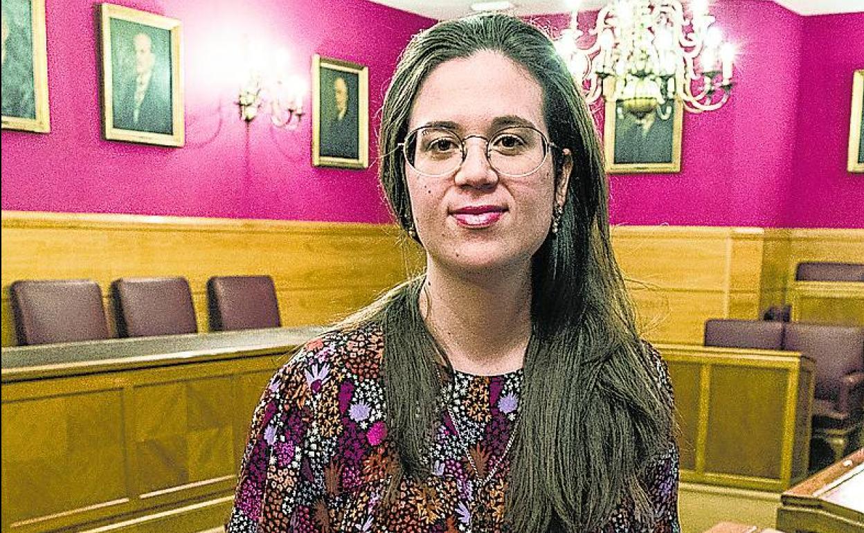 Paula Martínez Sanchis en el edificio bilbaíno de la Bolsa.