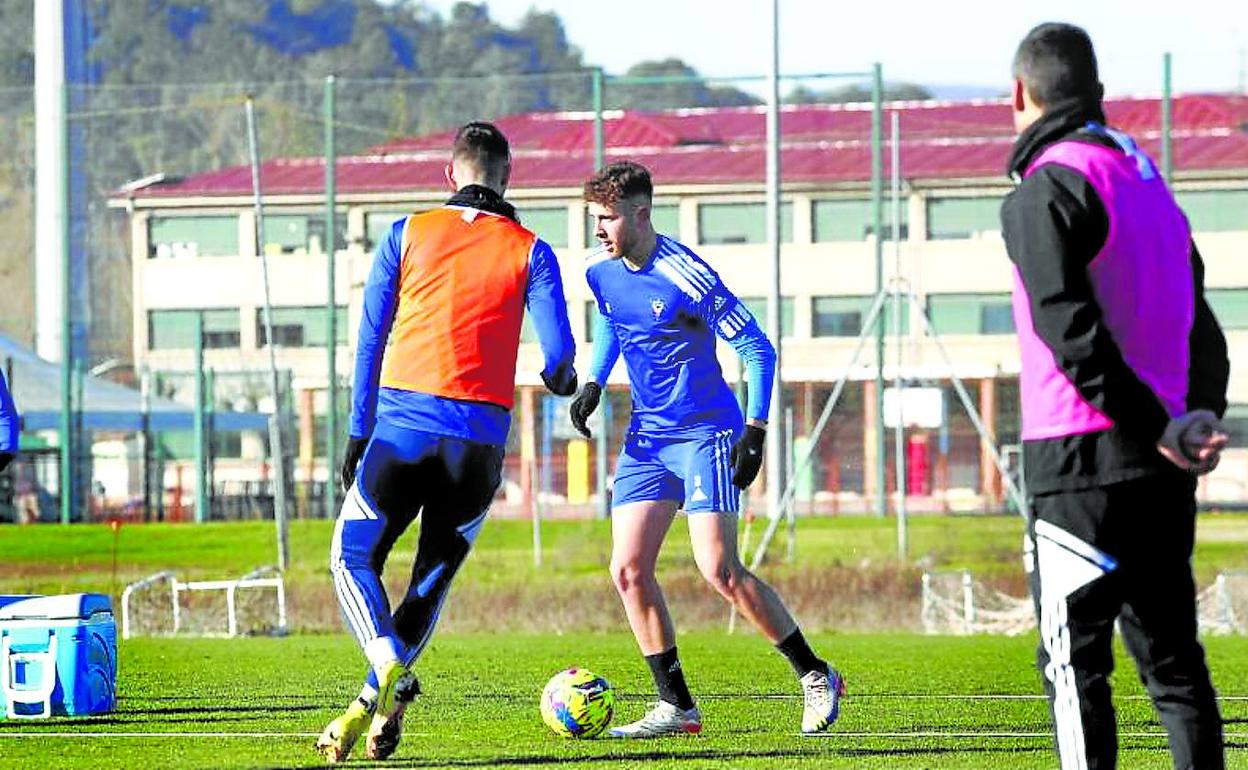 Barbu, ya con el dorsal '3', volverá hoy a la convocatoria. 