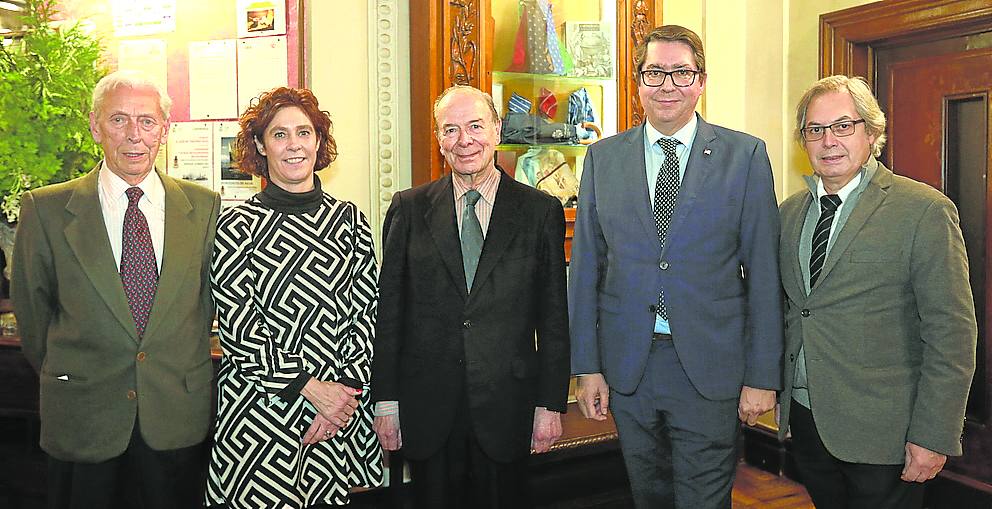 Alfonso Carlos Saiz Valdivielso, Amaia Arregi, Ibon Areso, Gonzalo Olabarria y Sabino Gutiérrez. 