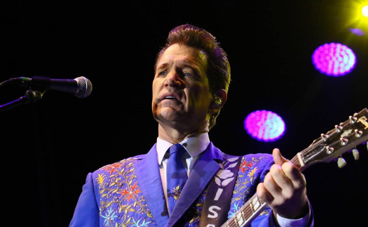 Chris Isaak.