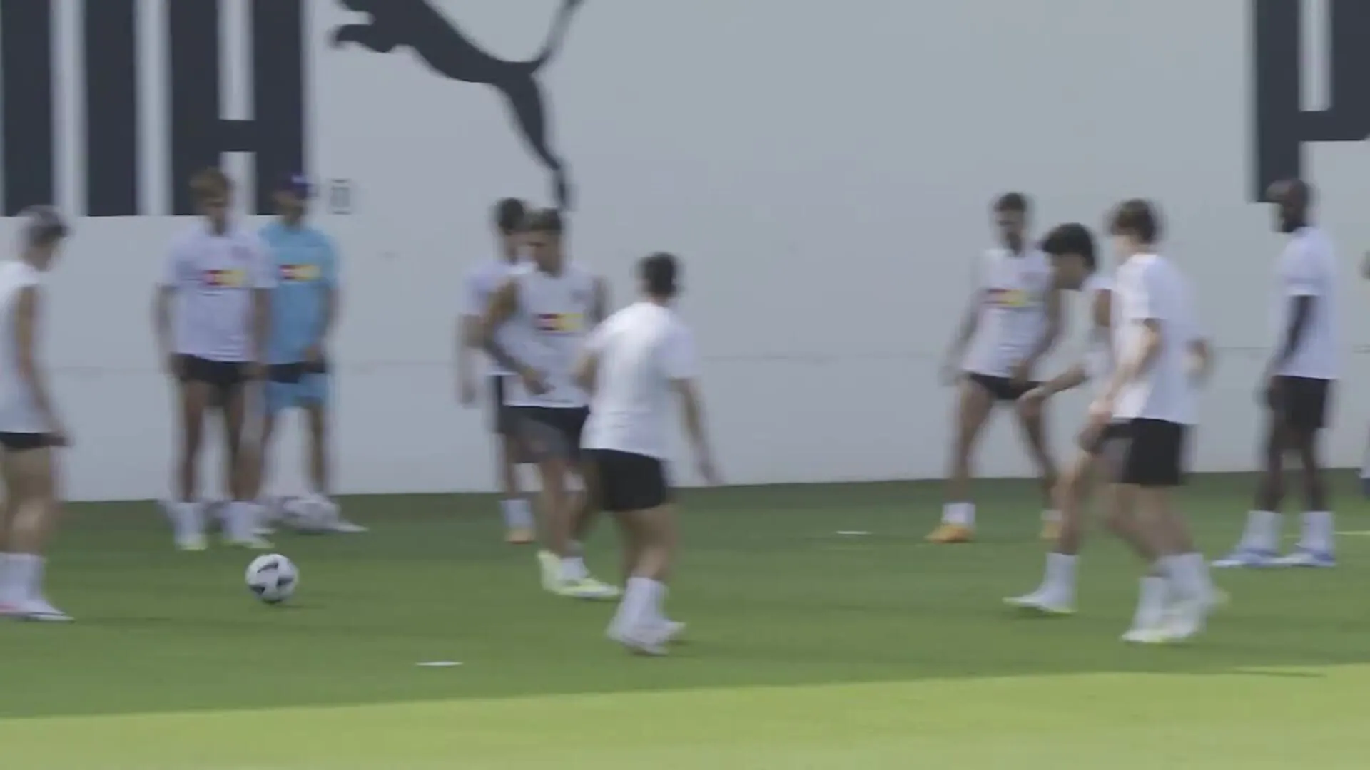 El Valencia Se Ejercita En La última Sesión De Entrenamiento Con Hugo ...