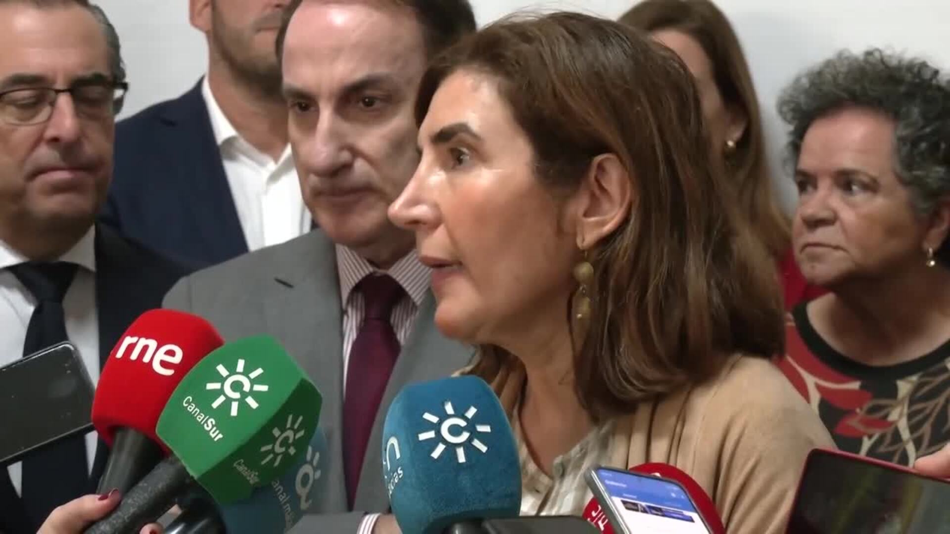 Andalucía critica rebaja de la jornada laboral unilateral sin opinión de  empresarios y sindicatos | El Correo