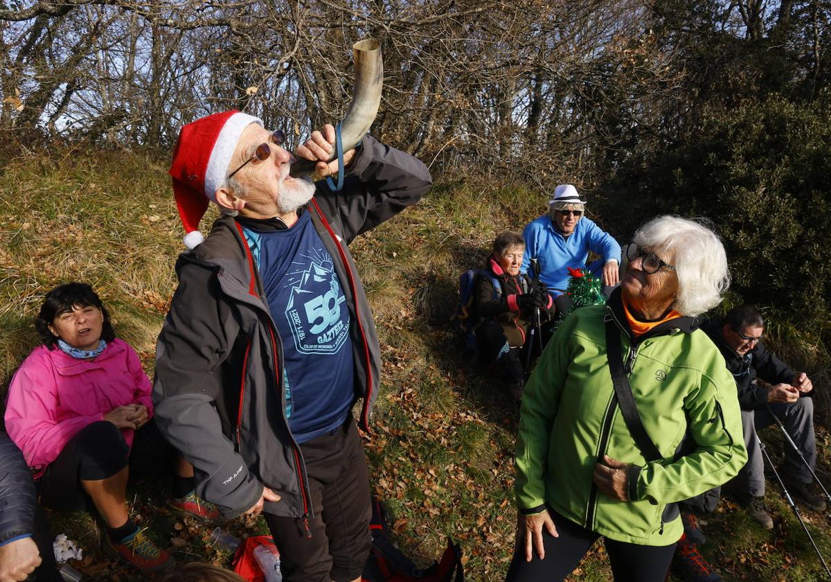 Álava da la bienvenida al Año Nuevo al sol en el Zaldiaran