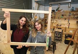 Estas dos amigas crean los escaparates más rompedores de Bilbao