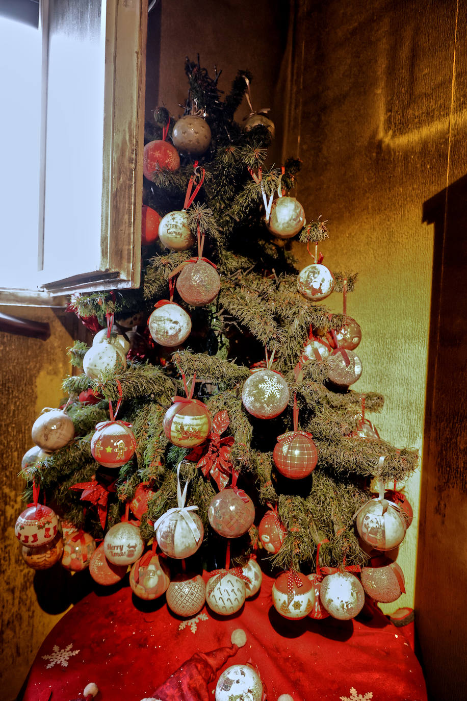 La vivienda calcinada en Rentería, desde dentro