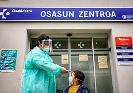 Médicos de familia piden el regreso de la mascarilla obligatoria en los centros de salud