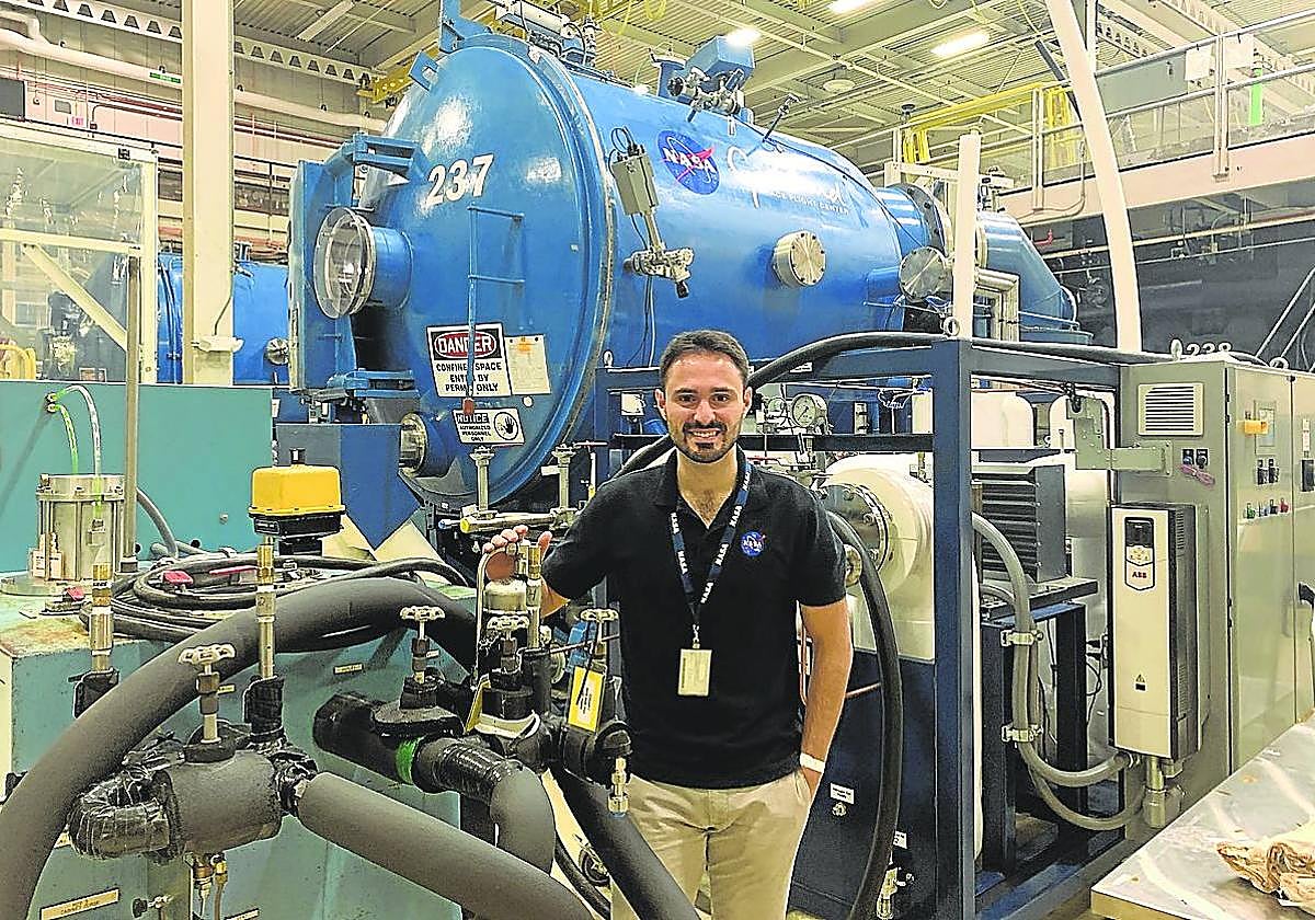 Iker Liceaga, en uno de los laboratorios donde trabaja.