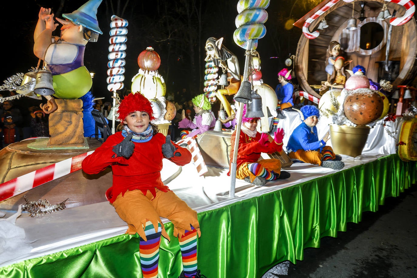 La Cabalgata de los Reyes Magos llena Vitoria de magia e ilusión