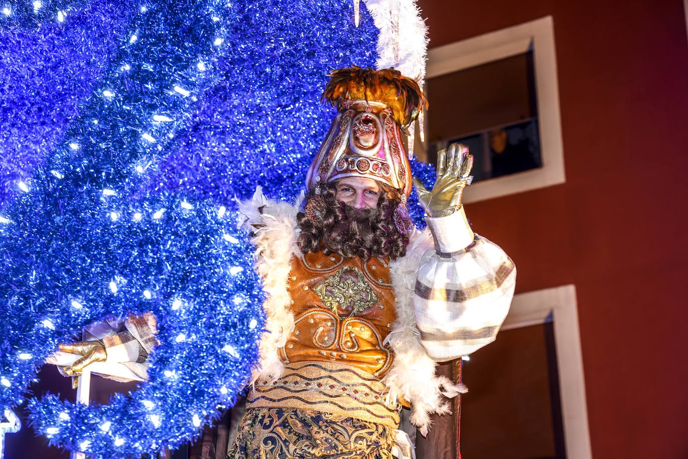 La Cabalgata de los Reyes Magos llena Vitoria de magia e ilusión