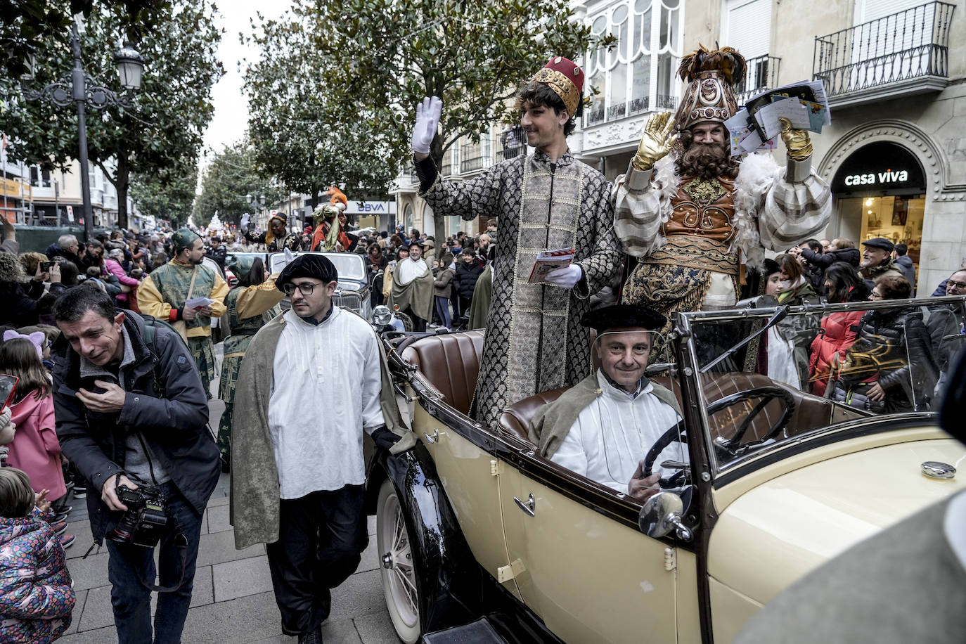 La llegada de los Reyes Magos a Vitoria, en imágenes