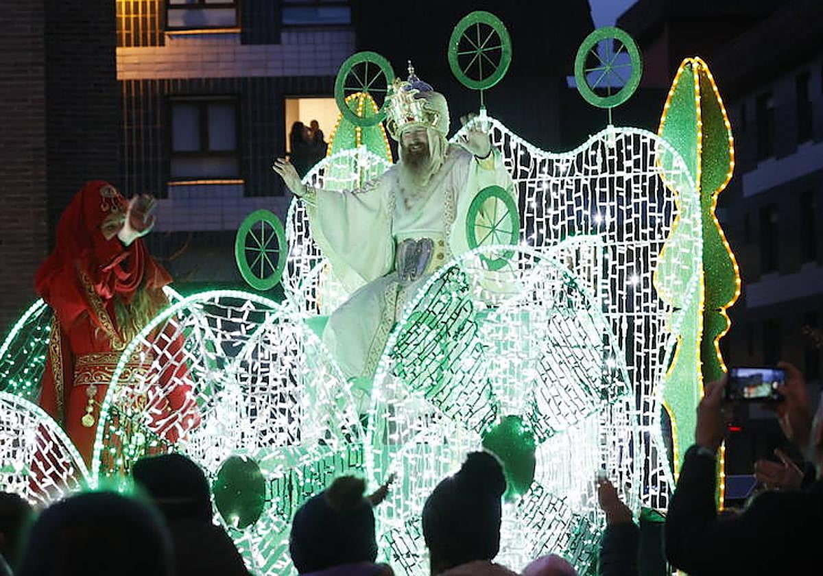 La magia de los Reyes vence a la lluvia