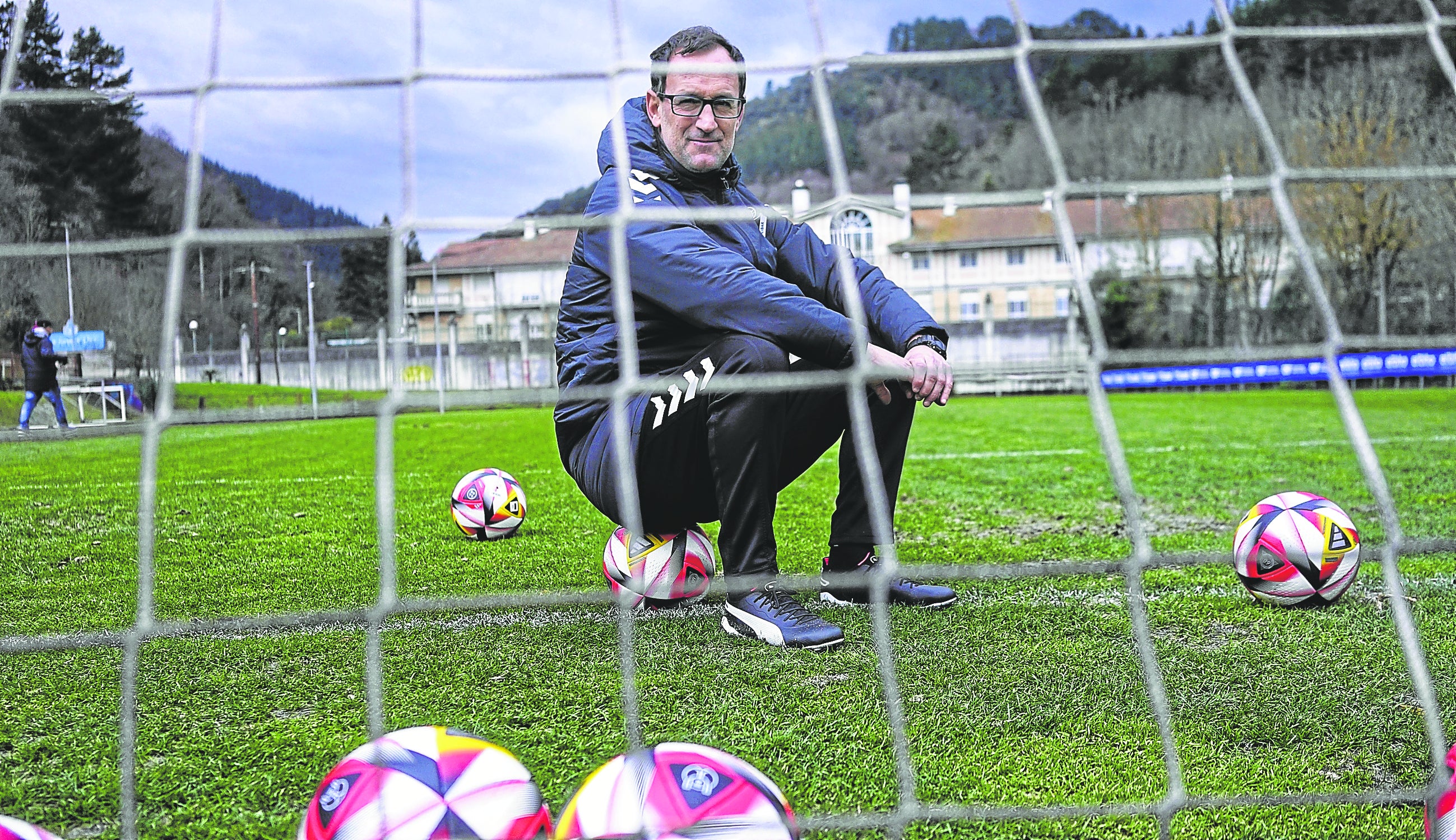 Joseba Etxeberria posa en las instalaciones del Eibar en Atxabalpe (Arrasate).