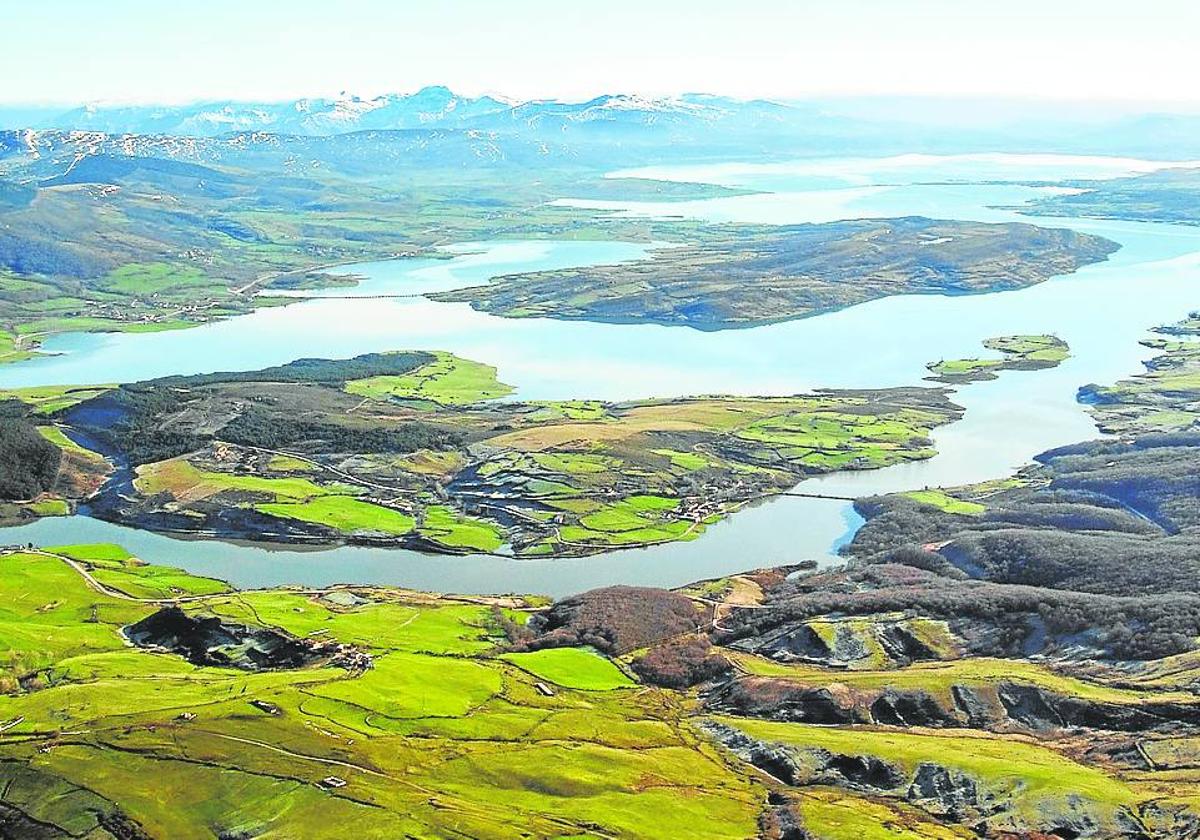 Vista aérea del embalse.