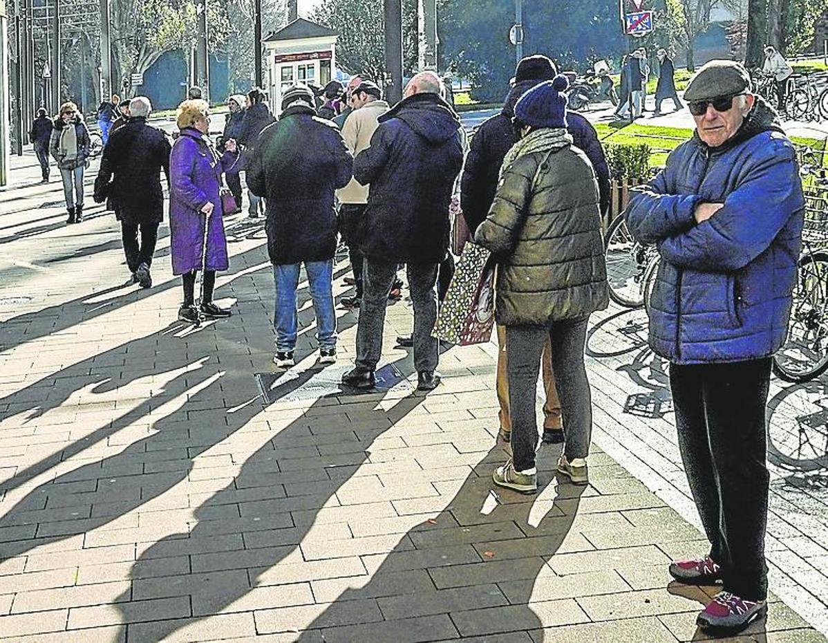 Una larga cola de espera en la lotería de Sancho el Sabio.