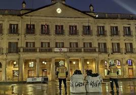 Los bomberos dejan carbón al Ayuntamiento de Vitoria por «vetar» su camión en la Cabalgata de Reyes