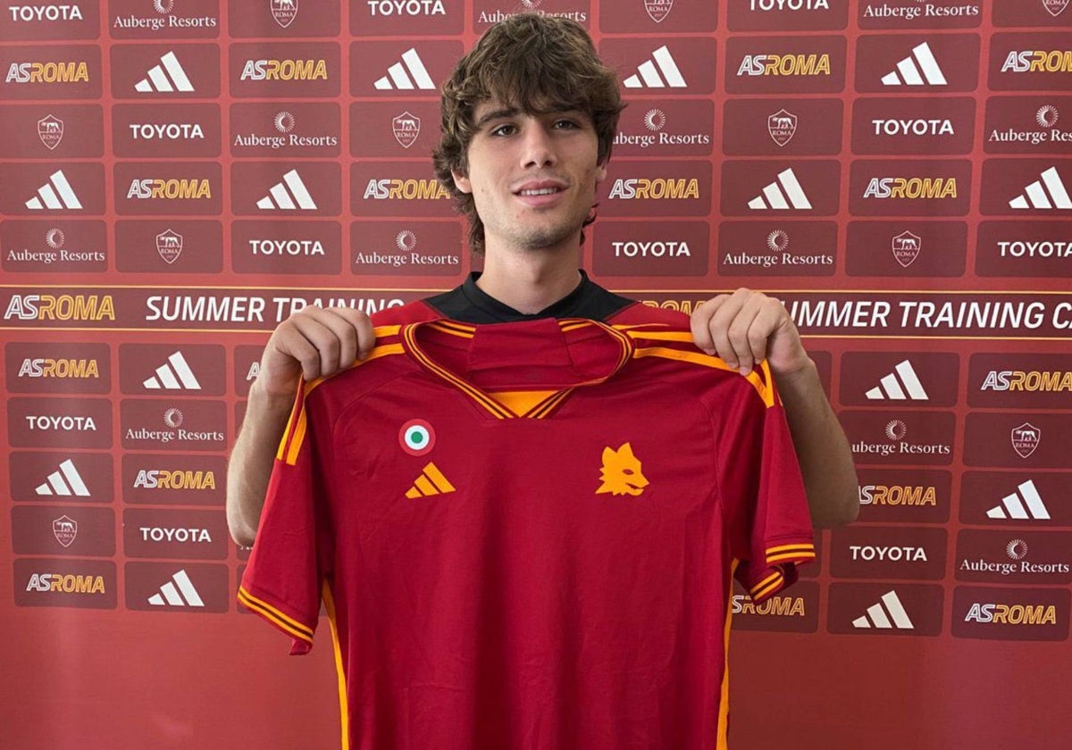 Julen Jon Guerrero en su presentación con la Roma.