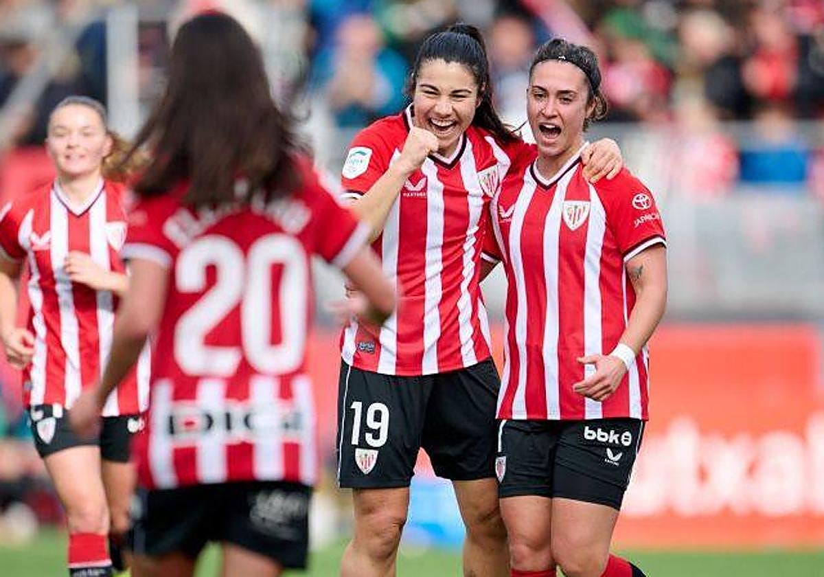 Las rojiblancas celebran el tanto de Nahikari, que supuso el 1-0.