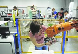 Cerca de 23.000 estudiantes vascos de Formación Profesional realizarán prácticas en empresas este año.