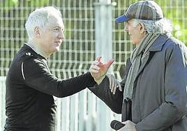 Xabier Losantos Omar saluda a Jose Ángel Iribar.