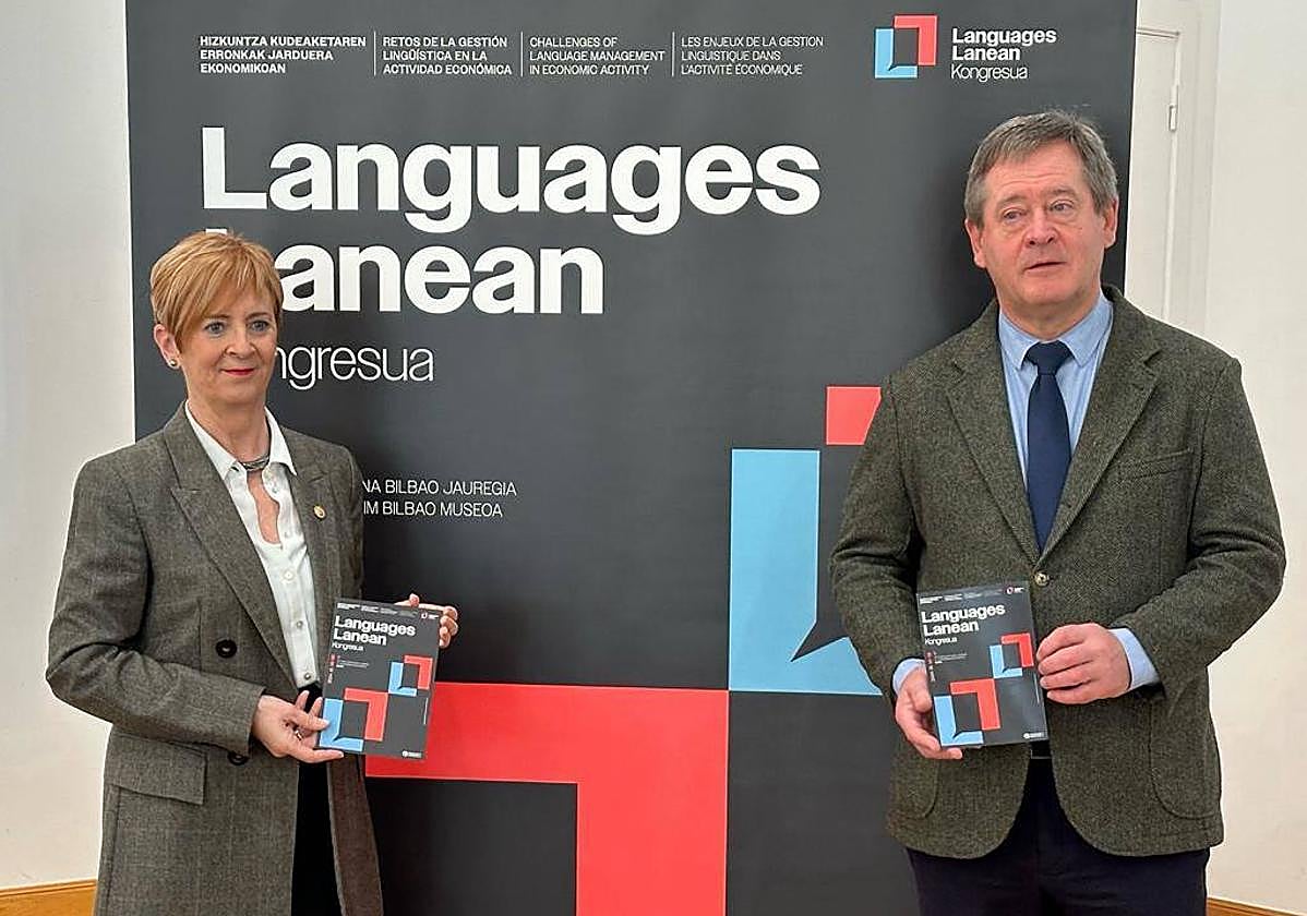 Los consejeros Tapia y Zupiria, en la presentación del congreso Languages Lanean.