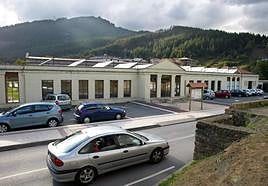 Imagen de archivo de la zona de las piscinas, cuya reforma no será acometida el presente curso.