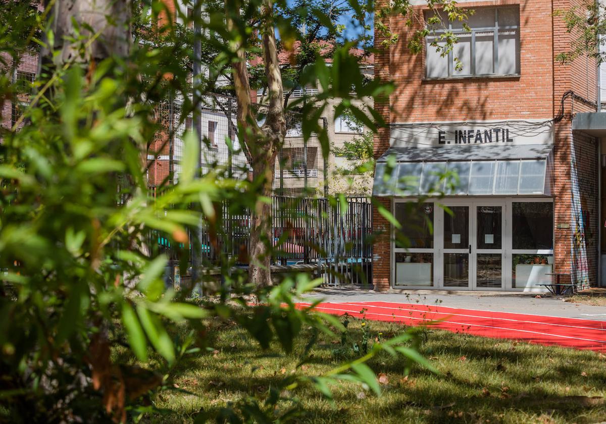 El patio del colegio Judimendi ha sido uno de los que ya se han naturalizado.