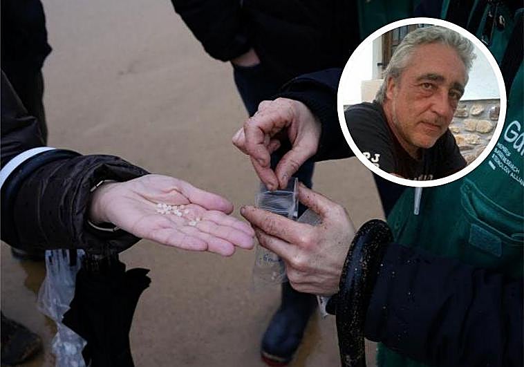 Un grupo de técnicos recoge algunas de los pellets vistos estos días en las playas vizcaínas.
