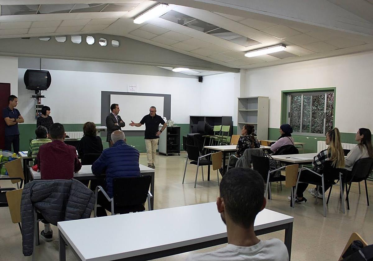 El Ayuntamiento organiza planes de empleo que tienen en cuenta a los colectivos más afectados.