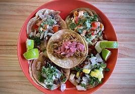 Tacos de verdad para empapar la ronda en 'Pozas'
