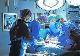 Entre las operaciones más costosas se sitúan cuatro tipos distintos de trasplantes.