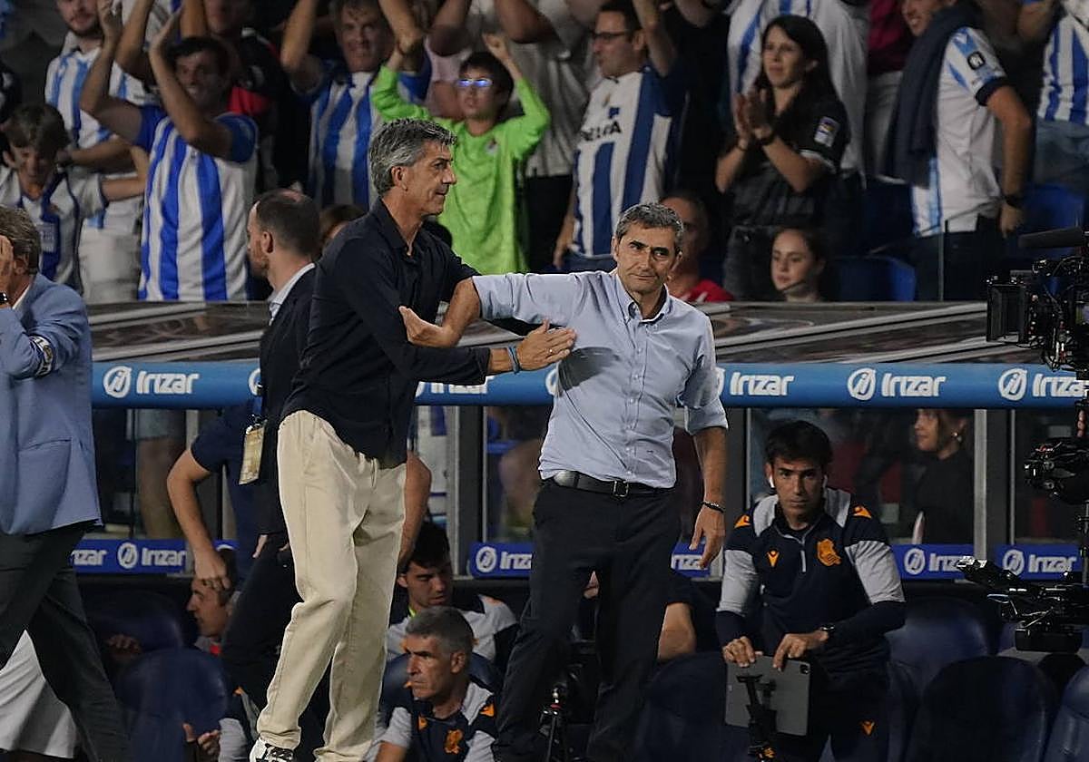 Valverde e Imanol se saludan en el partido de Anoeta.
