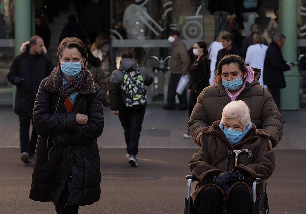 Los médicos de Álava apoyan que la mascarilla sea obligatoria en los centros sanitarios