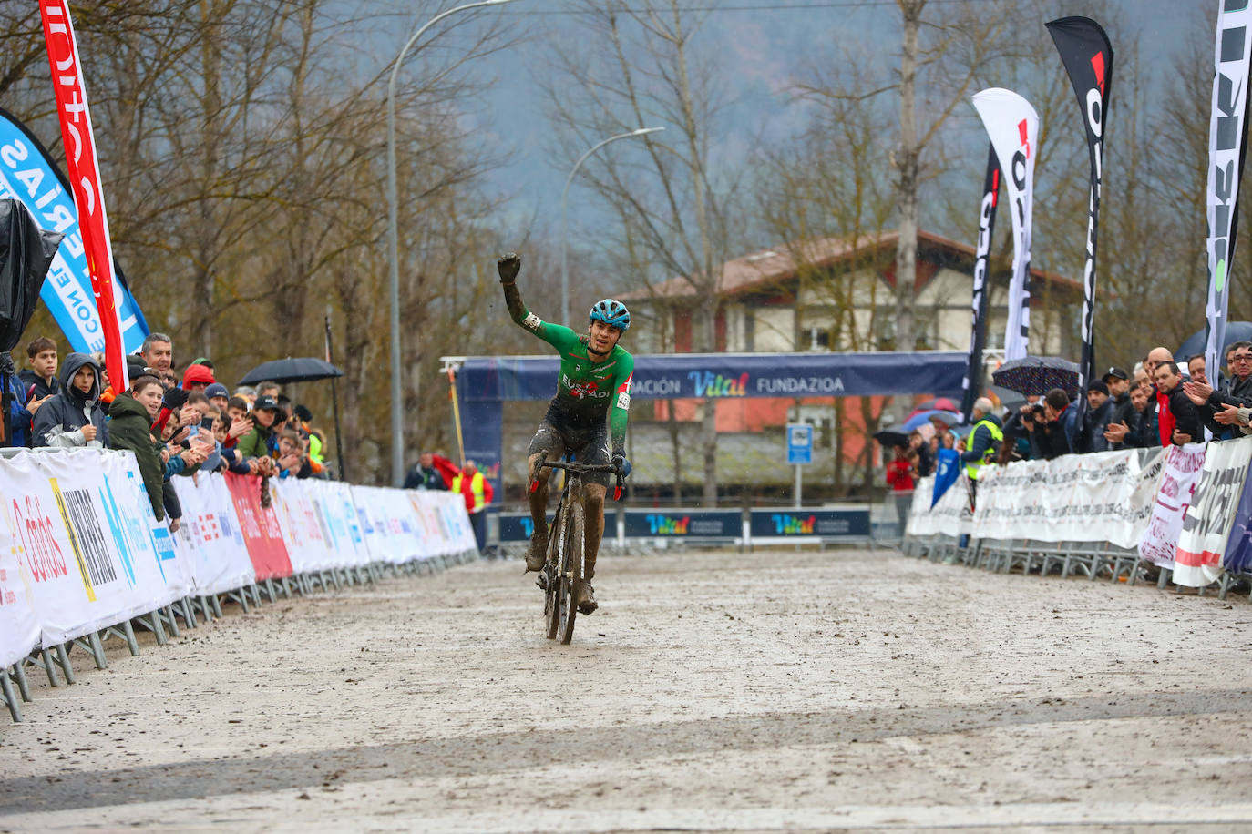 Campeonato de España de ciclocross celebrado en Amurrio. Gorka Corres se cuelga el bronce