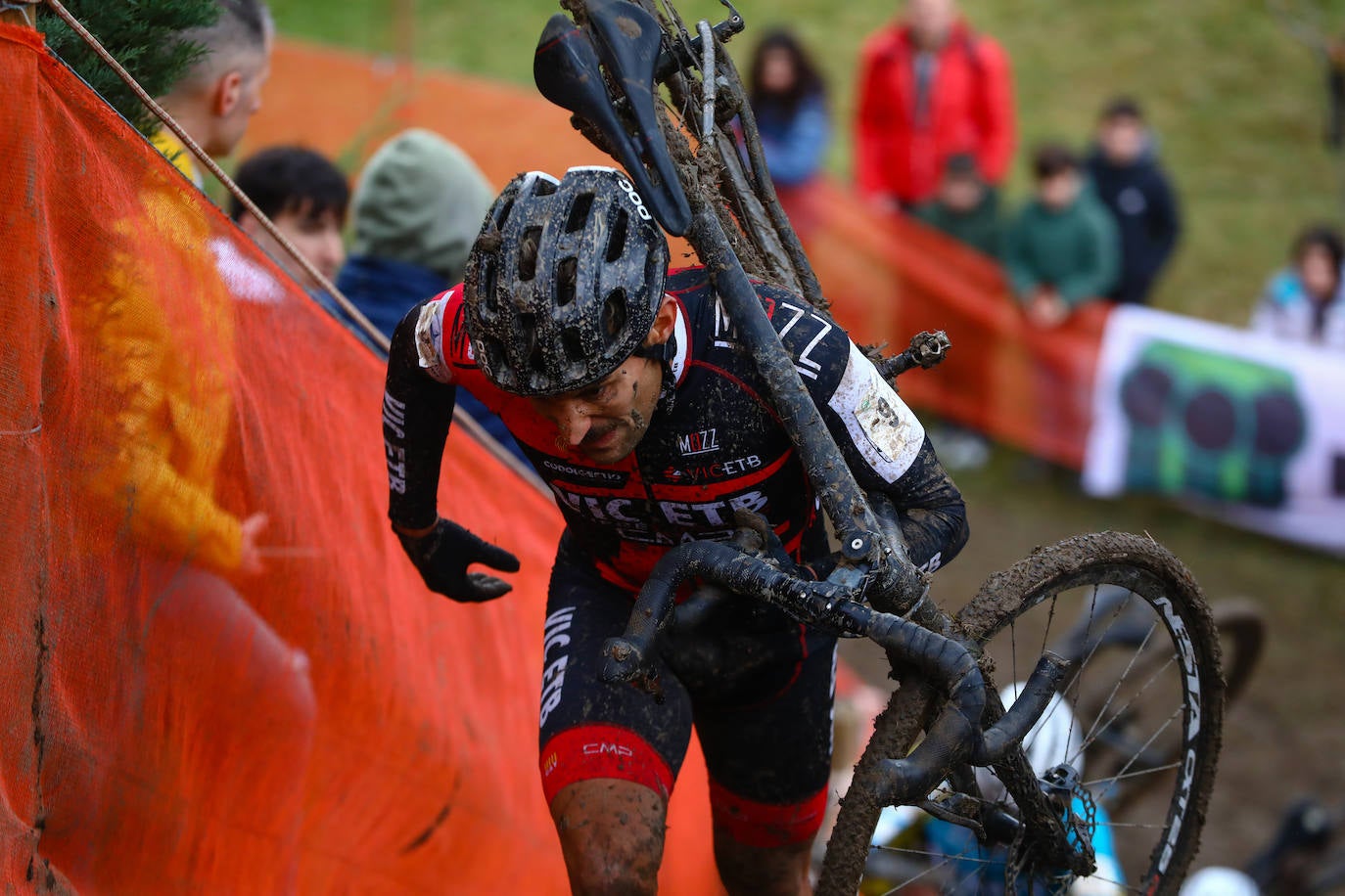 Campeonato de España de ciclocross celebrado en Amurrio. Gorka Corres se cuelga el bronce