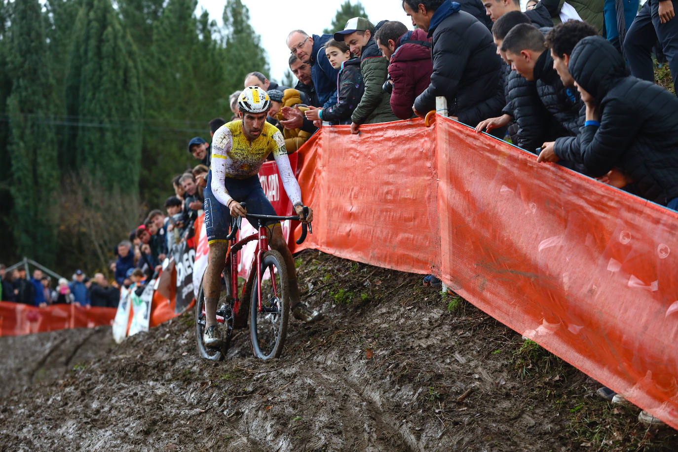 Campeonato de España de ciclocross celebrado en Amurrio. Gorka Corres se cuelga el bronce