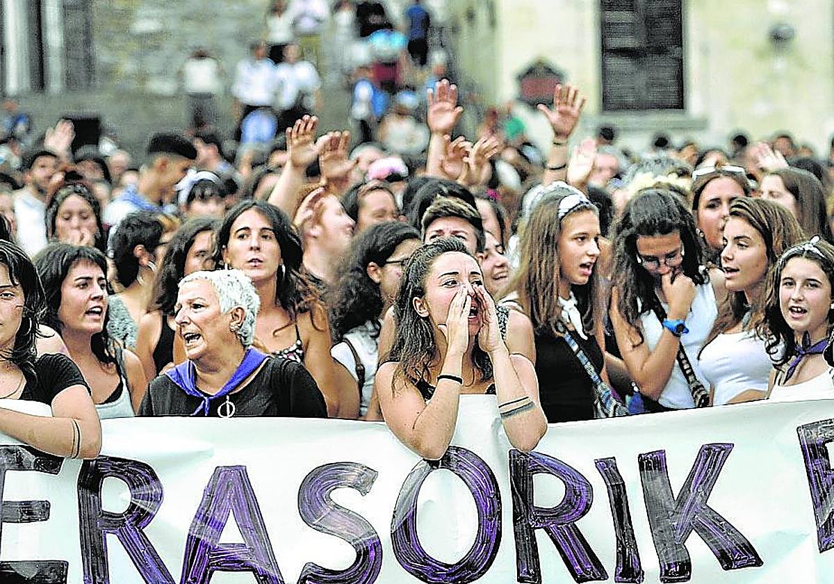 Concentración de protesta tras registrarse una agresión sexual.