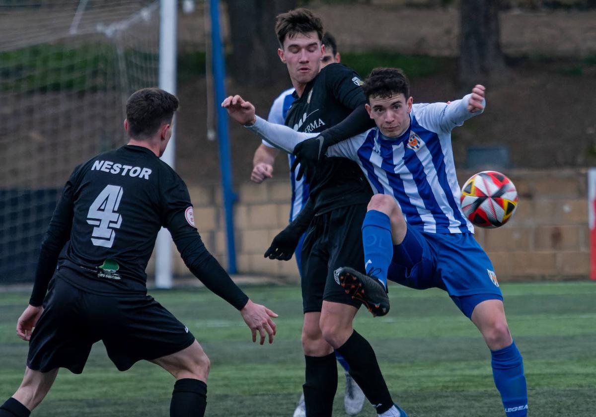 Diez minutos arrolladores no le sirven al Gernika para atar la victoria (2-2)