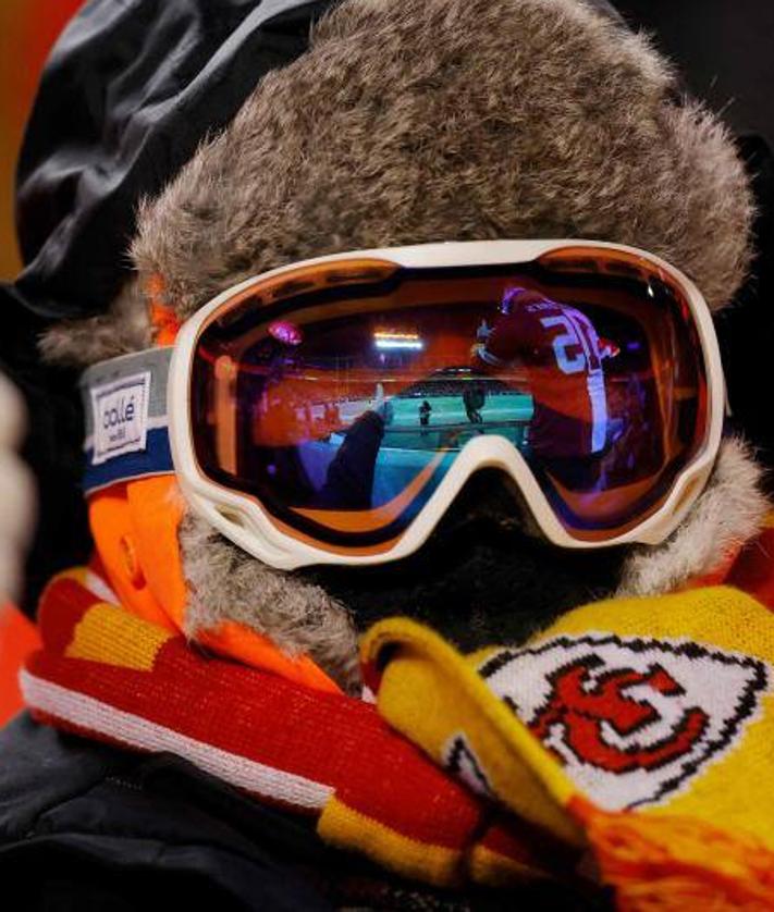 Imagen secundaria 2 - Decenas de aficionados que sufrieron congelaciones durante un partido de la NFL se someterán a amputaciones