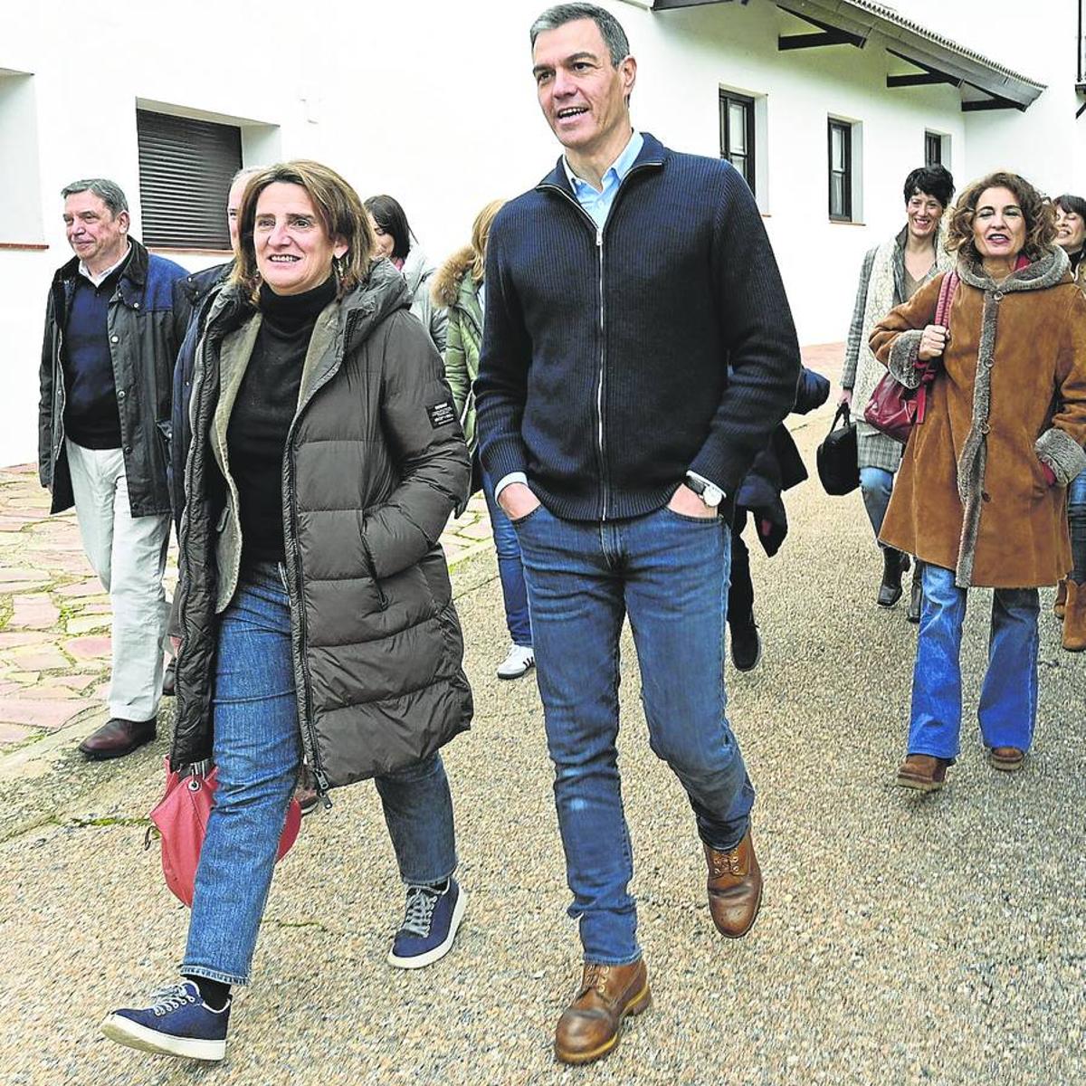 Pedro Sánchez junto a la vicepresidenta tercera en la 'jornada de convivencia' de ayer en Toledo.