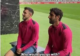 Aitor Paredes y Raúl García, durante el vídeo.