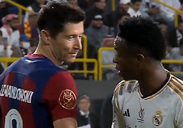 La provocación de Lewandowski a Vinicius en el penalti de la Supercopa
