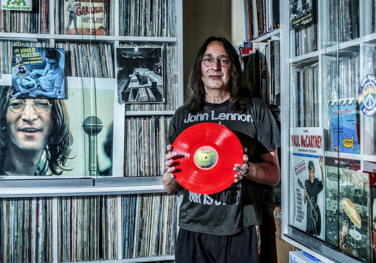 Alfonso Aramburu, uno de los grandes coleccionistas de discos de la banda de Liverpool, conduce el encuentro.