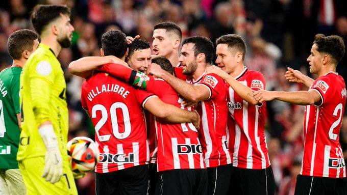 El Athletic celebra el tanto definitivo de Villalibre.