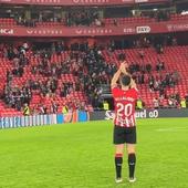 El precioso gesto de Villalibre con los jugadores y los aficionados del Alavés al término del partido