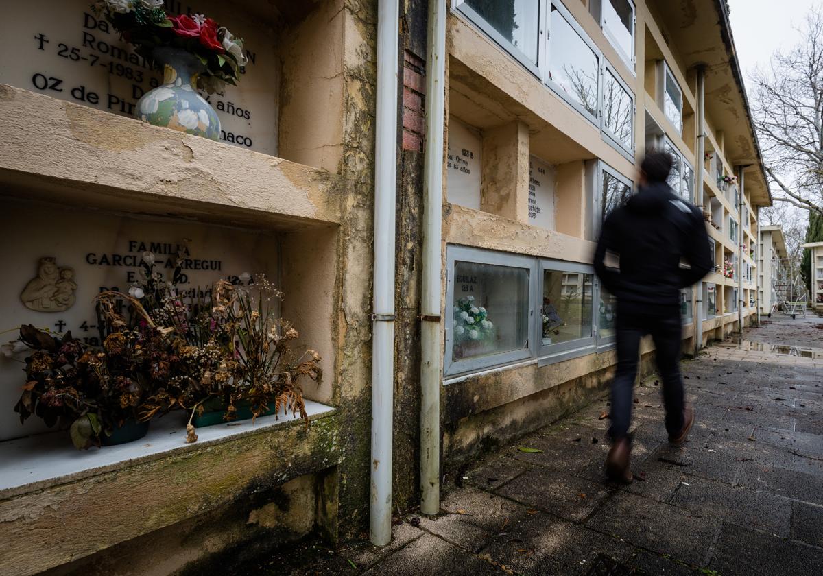 El Ayuntamiento de Vitoria no ha encontrado adjudicatario para acabar con las humedades en el cementerio de El Salvador, cuyo coste cifra en más de 300.000 euros