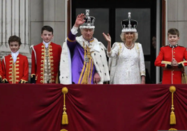 Carlos III en su coronación.