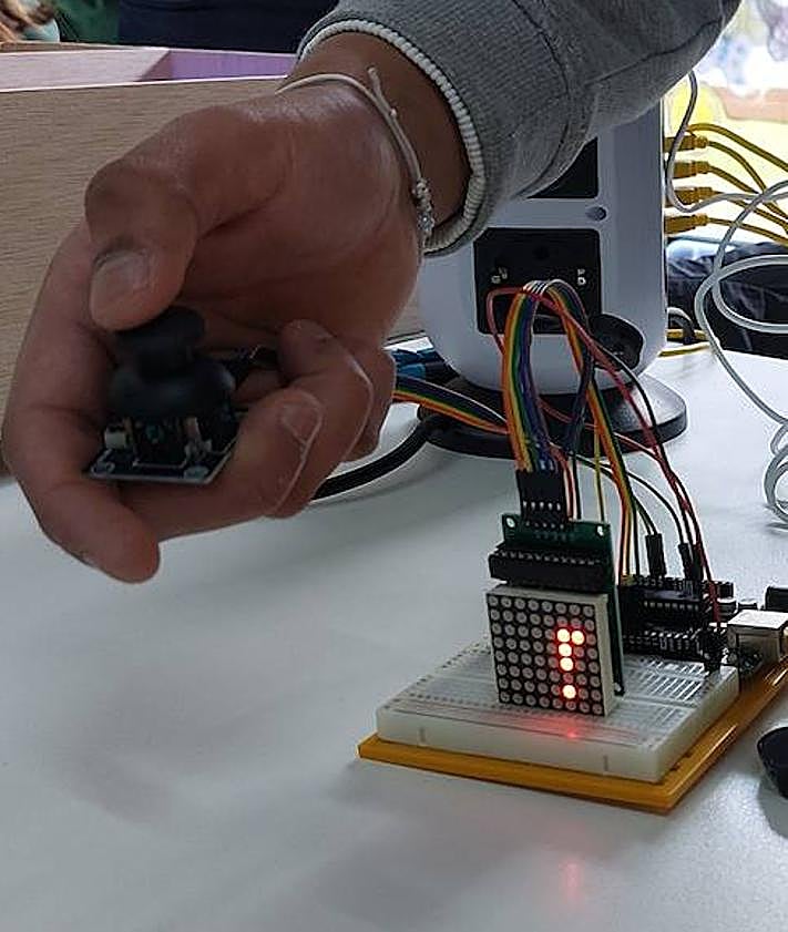 Imagen secundaria 2 - El futuro de la ciencia se muestra en Ortuella