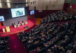 La jornada 'Más 60 Activo' abarrotó la sala del Palacio Europa.