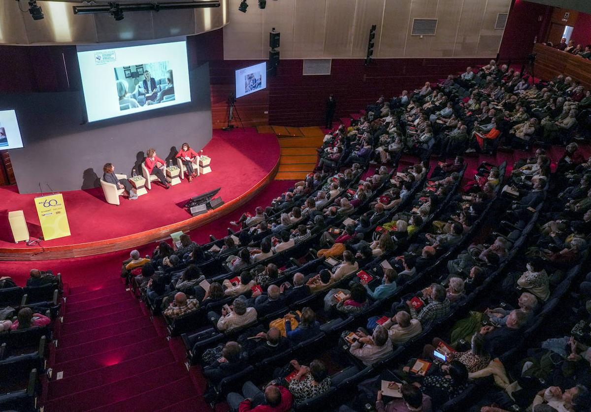 La jornada 'Más 60 Activo' abarrotó la sala del Palacio Europa.